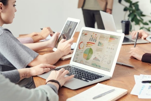 外貿建站實戰(zhàn)指南:費用、功能與SEO核心要點